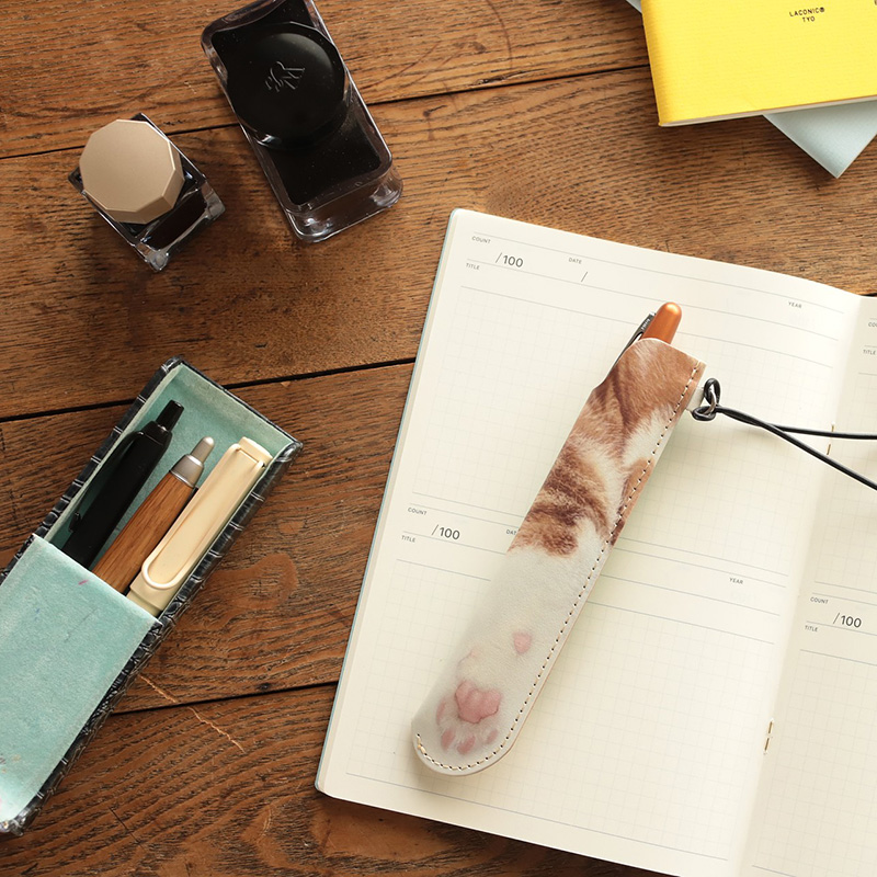 猫の手の写真でつくるペンケース